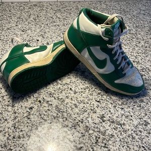 Mens size 12 Nike Dunk Pine Green Vintage. 318850-131 2008 release.